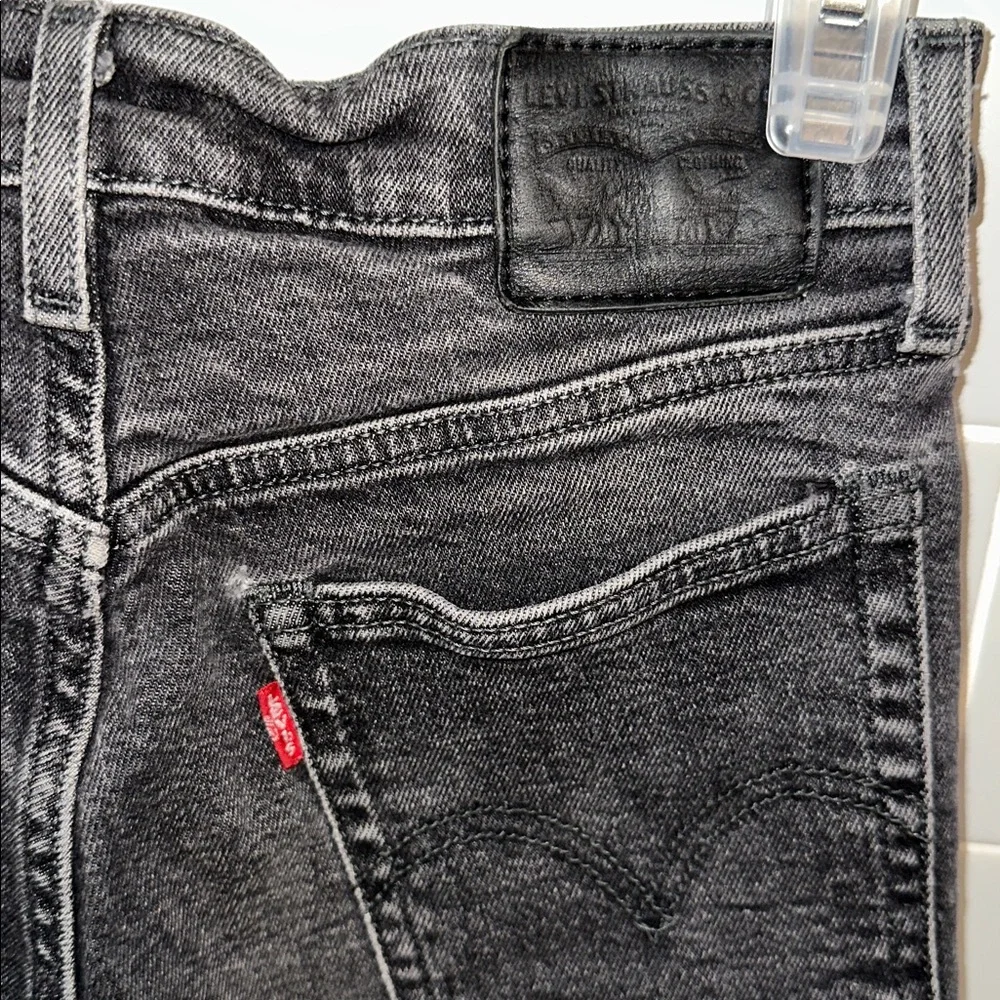 Levi’s High Rise Tapered Jeans - Picture 11 of 17